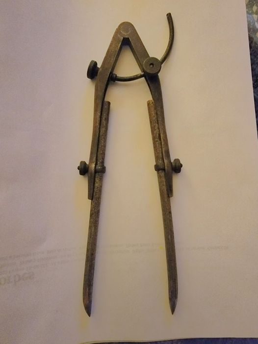 “Found in a box of old tools. At first I thought it was an antique protractor, but there’s no numbers on it. The 2 points are extremely sharp.”