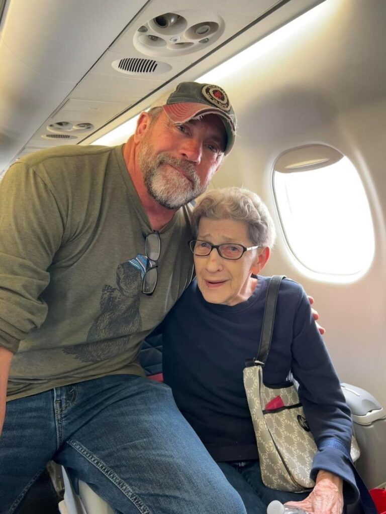 Man Gives Up His First-Class Seat To 88-Year-Old Stranger, Bringing Her To Tears