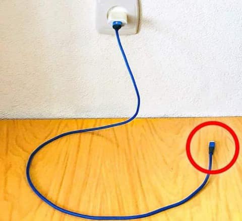 Never leave a charger in an outlet without your phone: I’ll expose the four major reasons.