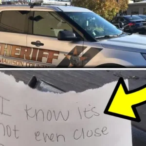 Surprising Note Slipped to Sheriff’s Deputies While Grabbing a Bite to Eat