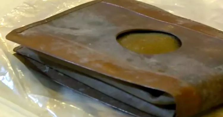 Employees Find 71-Year-Old Wallet Inside A Theater. When They Peek Inside Their Jaws Hit The Floor See it below!!