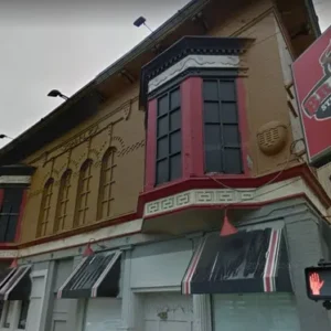 City orders restaurant to remove flags honoring ‘Fallen Heroes’, owner refuses…See it below 👇🏻