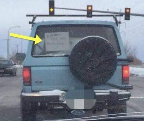 Frustrated mom stuck behind slow car: Then sees note in the back window that changes everything